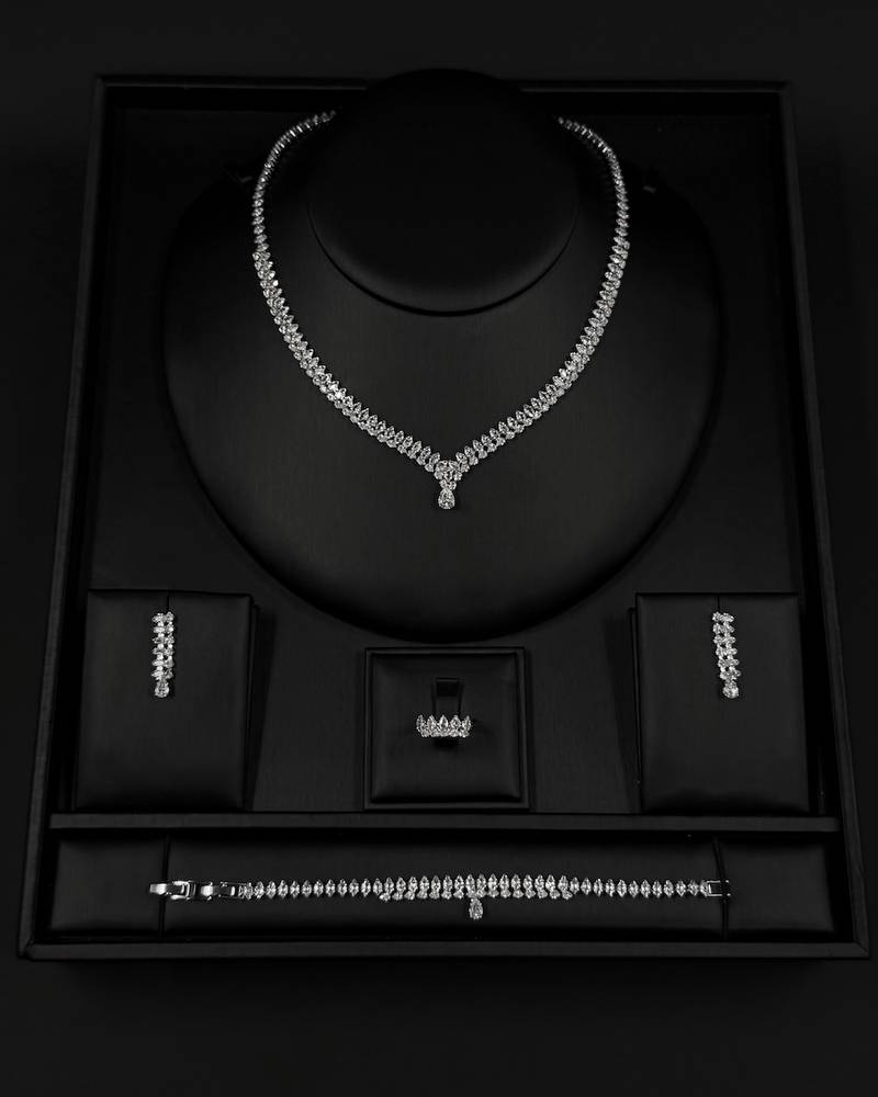 Luxury accessory set with a harmonious design