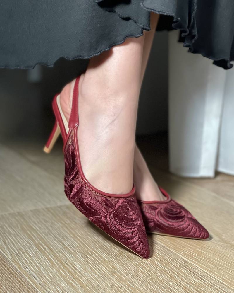 Elegant women's heels with luxurious mesh embroidery