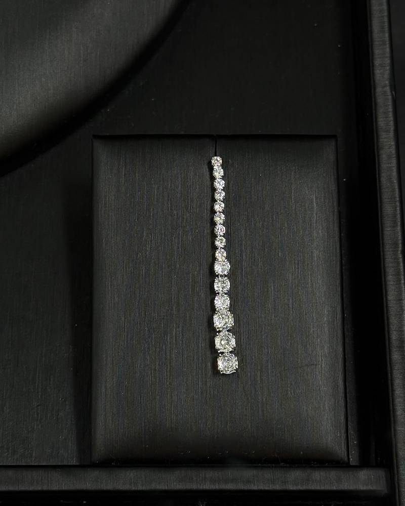 Accessory set studded with round stones