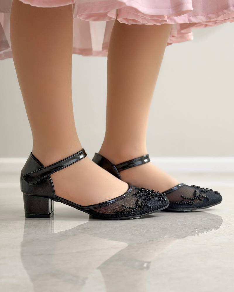 Girls' evening shoes embroidered with beads