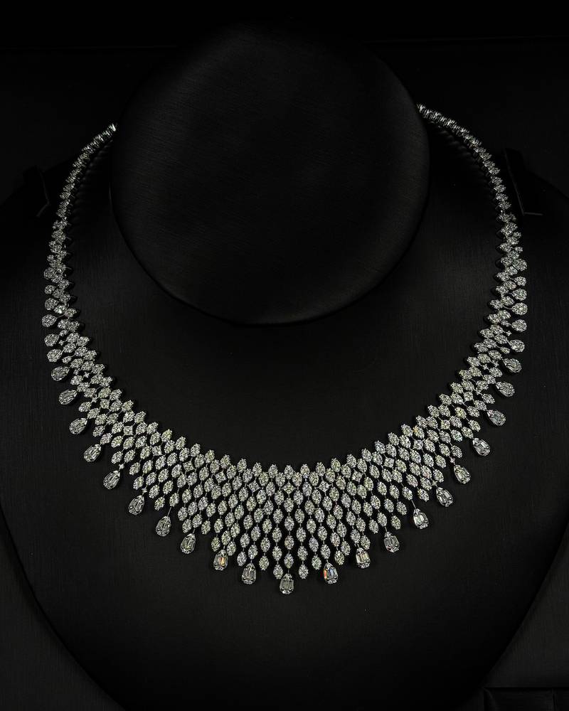Diamond-studded accessory set with dangling stones