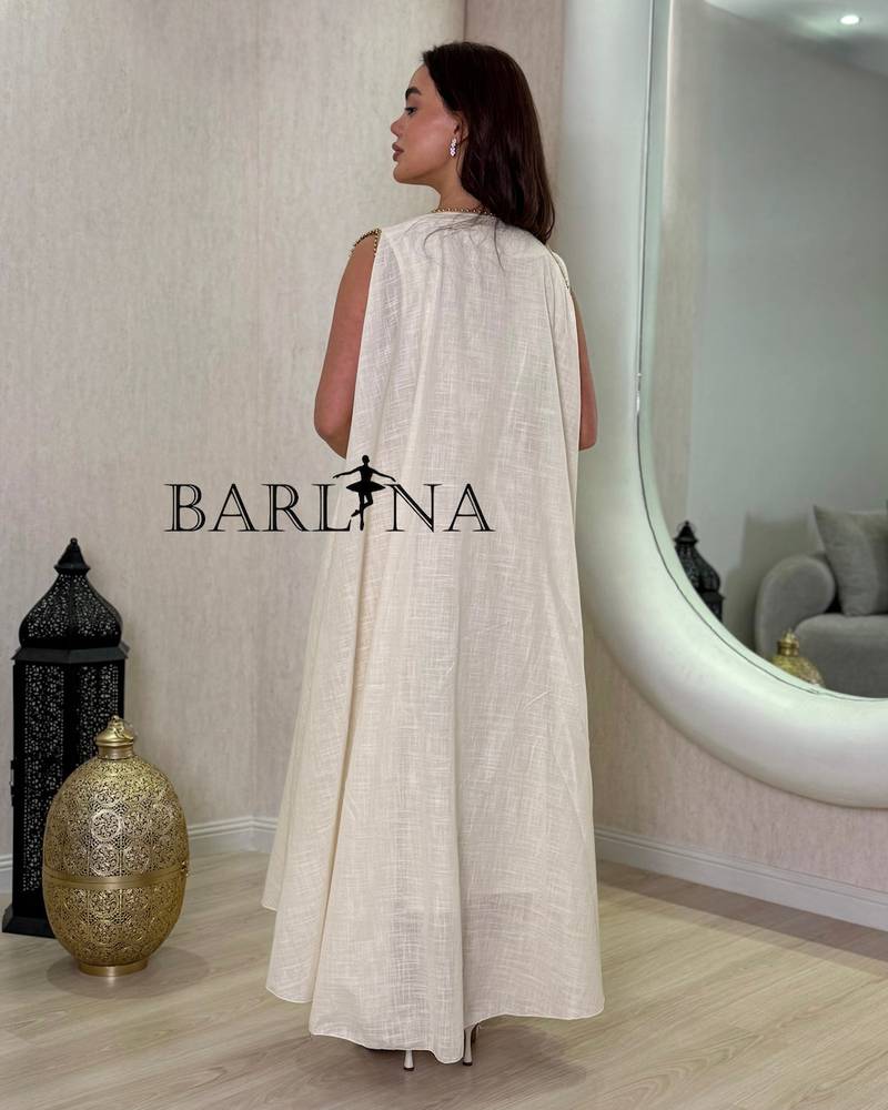 Soft, midi, off-white jalabiya with delicate embroidery