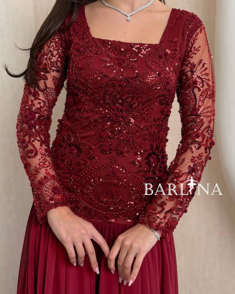 Elegant burgundy dress with pleats and sequin embroidery