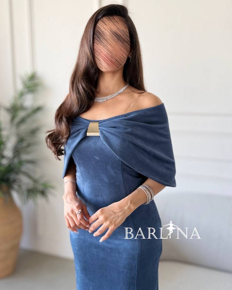Blue dress with wide shoulders and a metal clasp