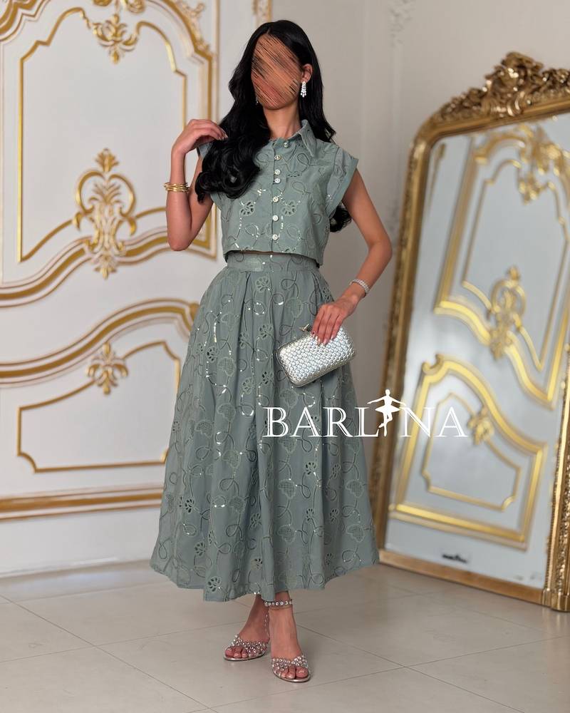 A soft set with a short blouse and crystal buttons