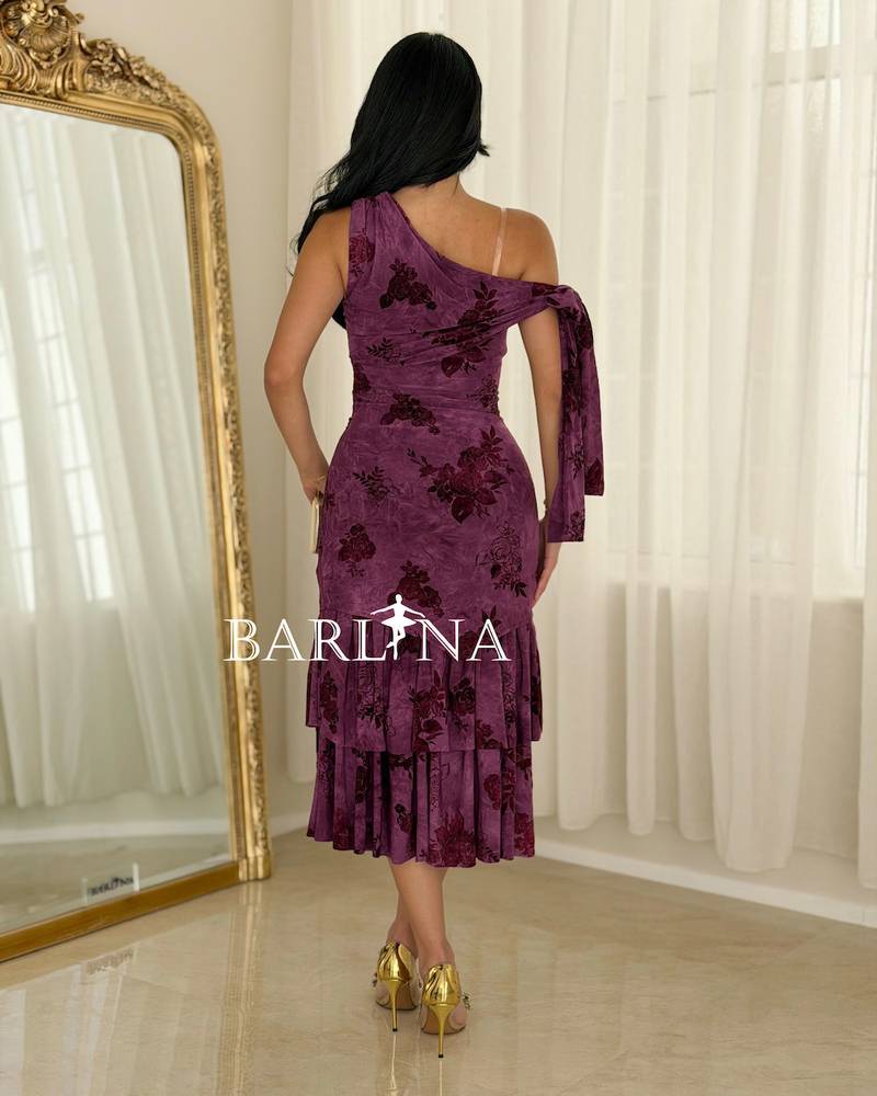 A soft midi dress with an elegant floral print