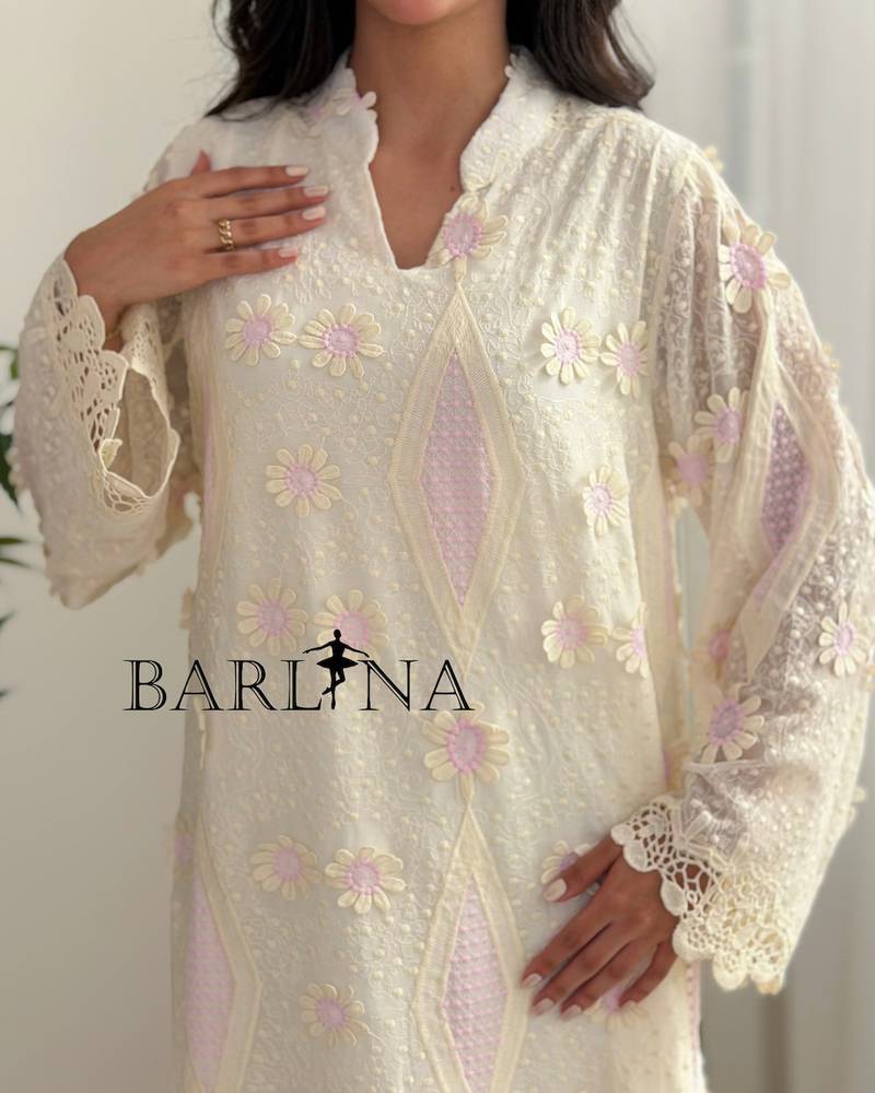 Off-white jalabiya with delicate lace trim