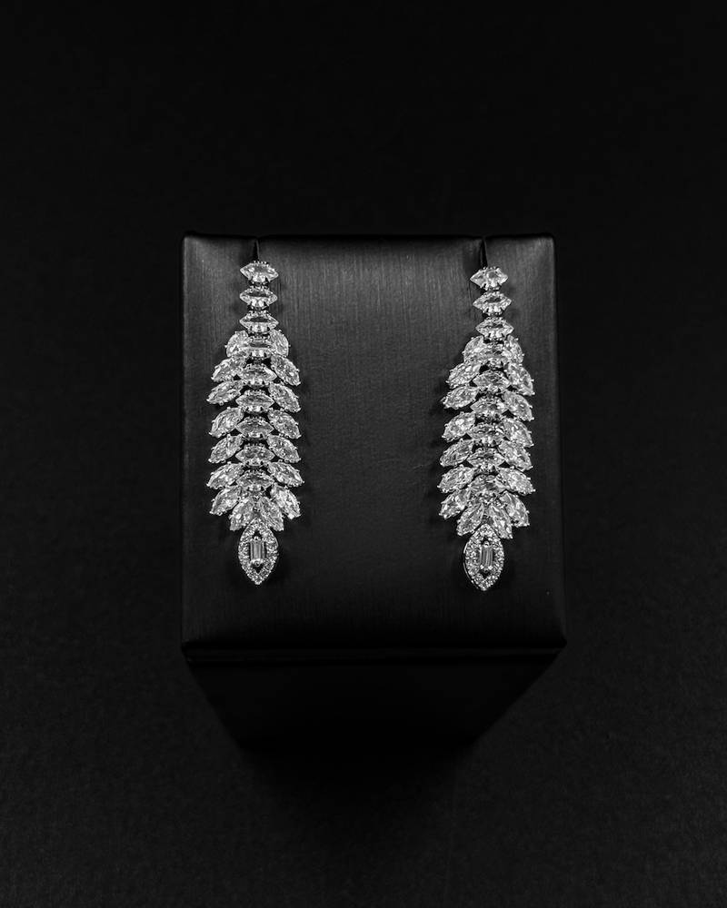 Accessory set with leaf details