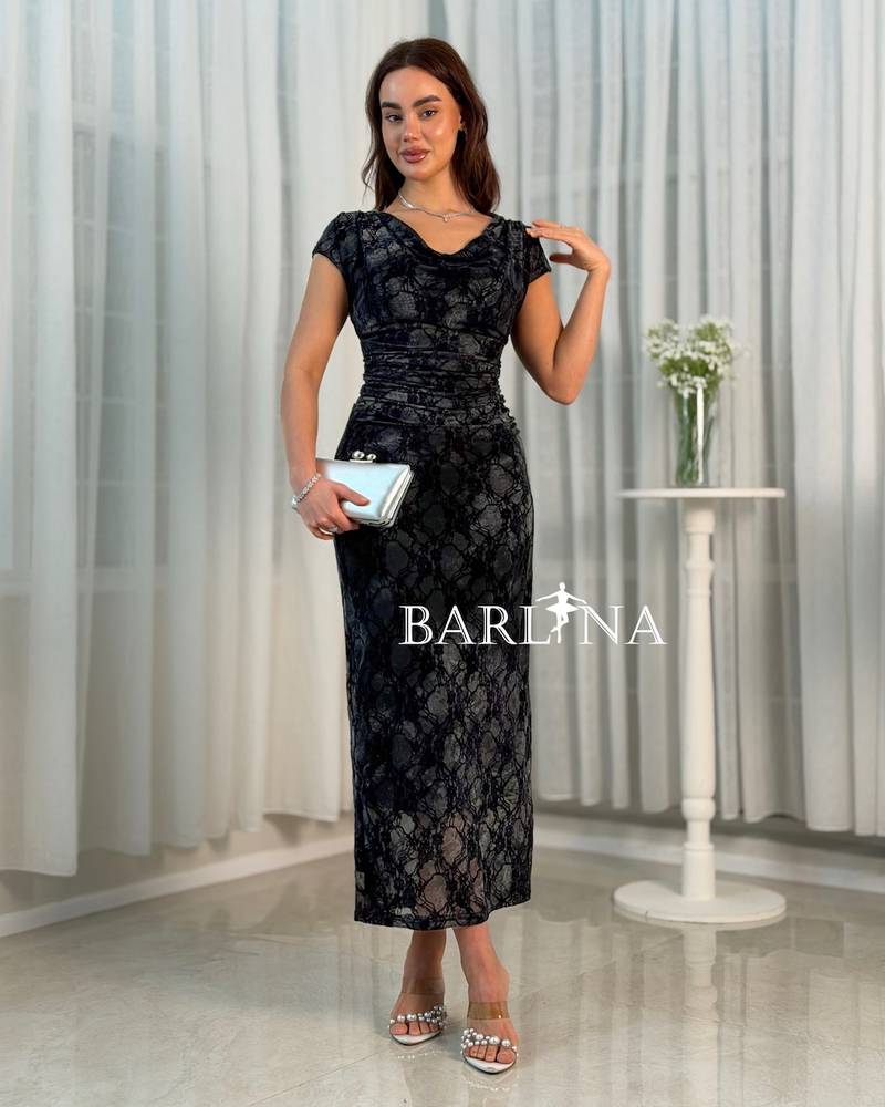 wavy midi dress with a straight cut