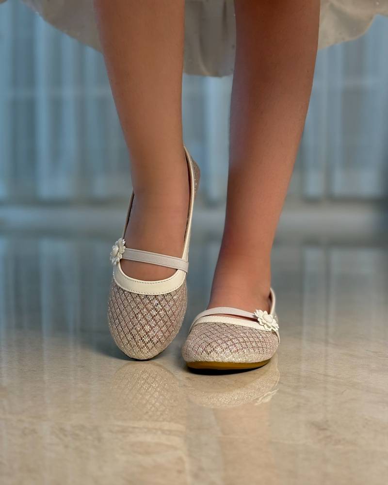 Girls' ballerina shoes with a shiny mesh design