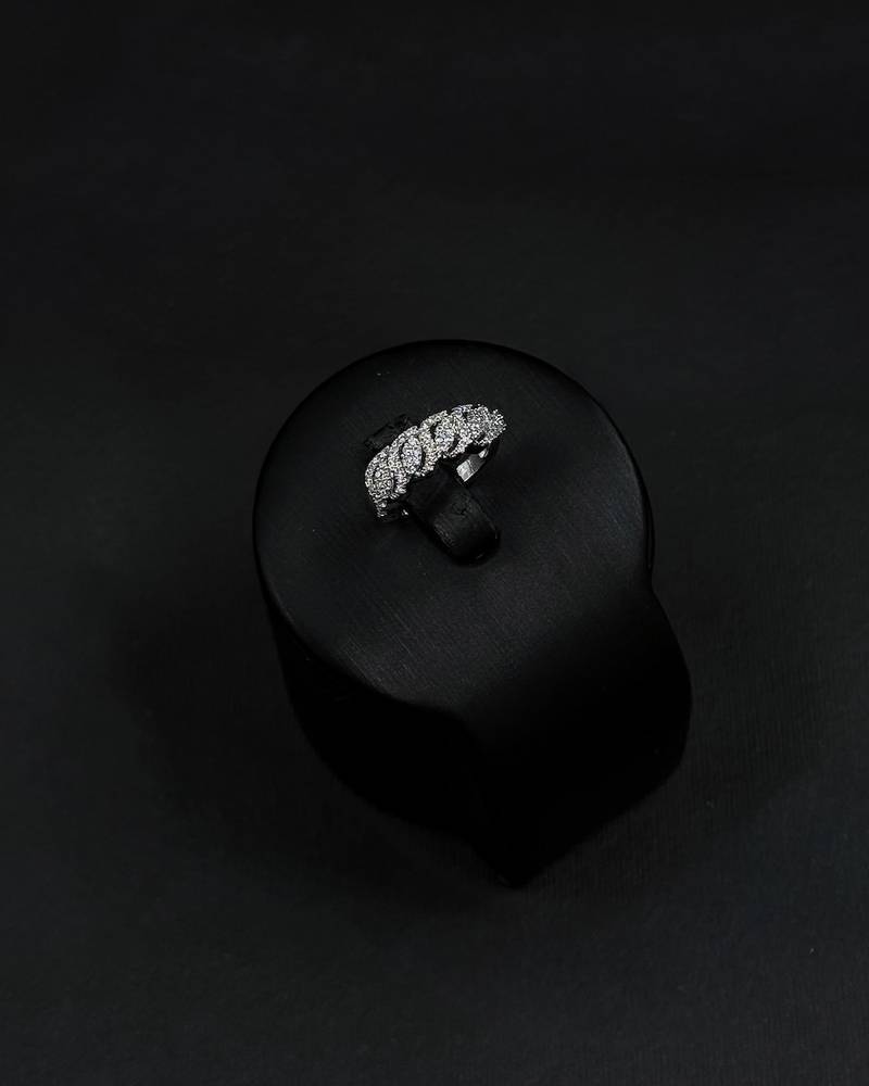 Elegant accessory set with glittery leaf decoration