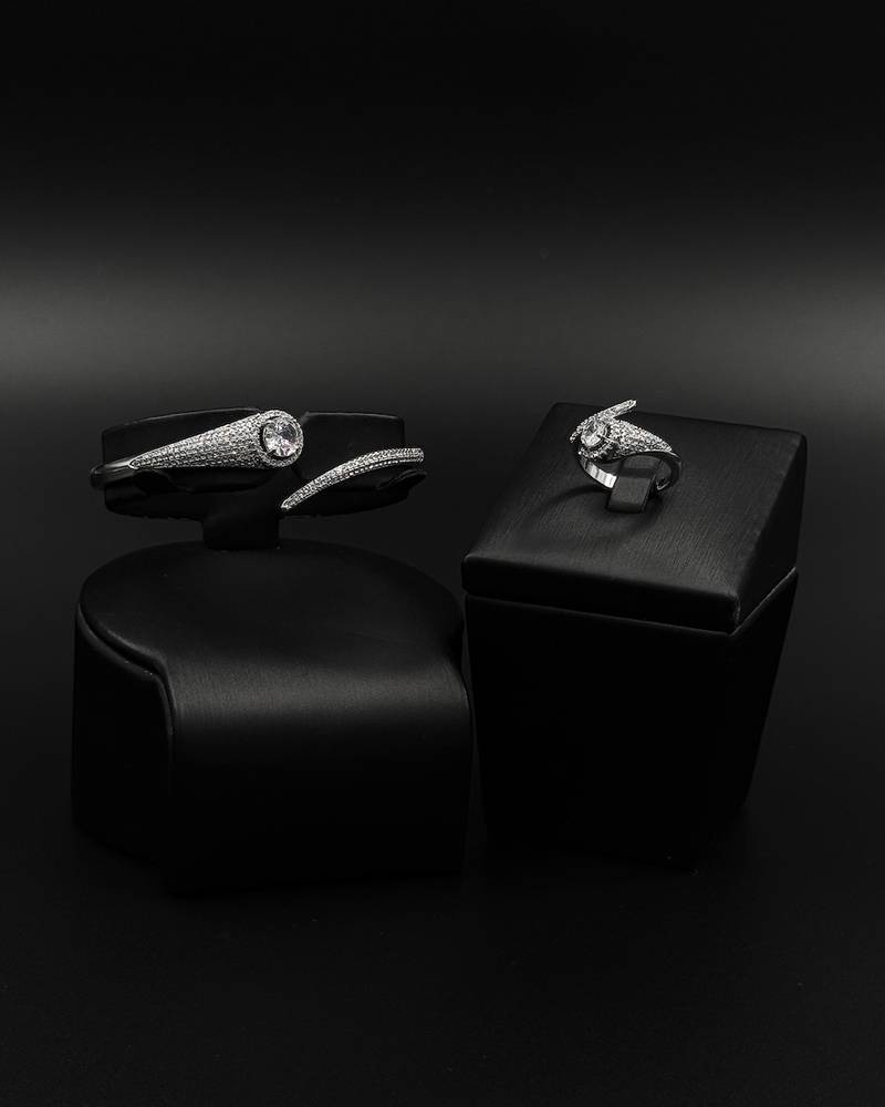 Bracelet and ring with fine details and a shiny stone in the middle