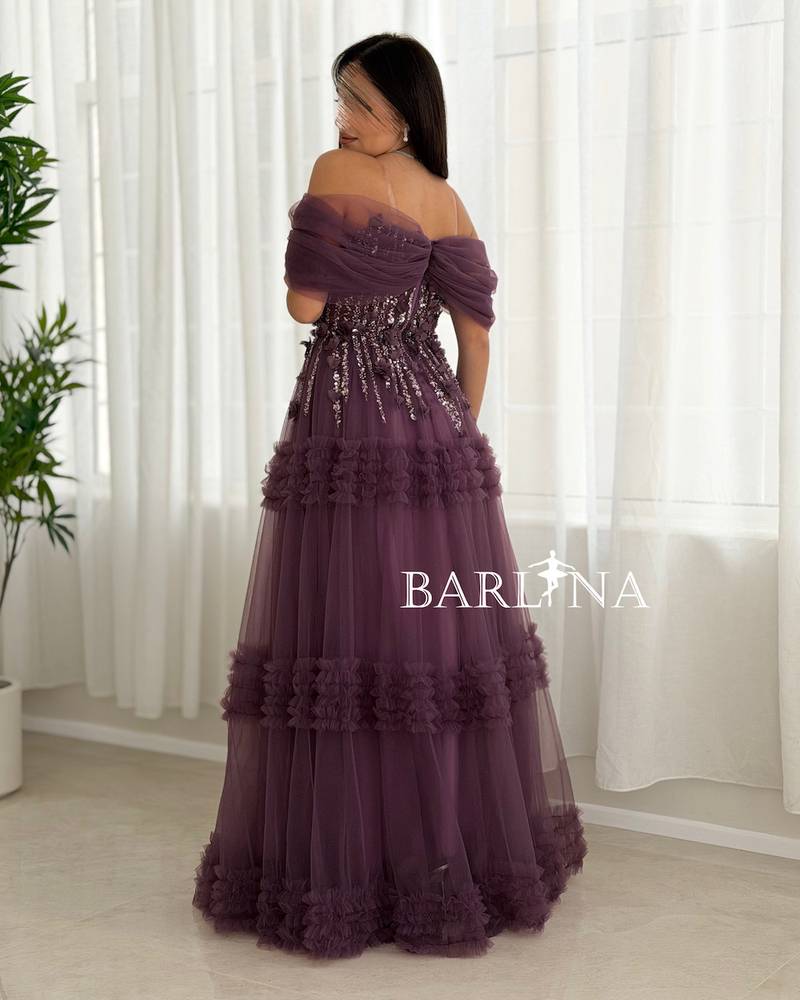 Mauve dress with tulle details and shimmering embroidery