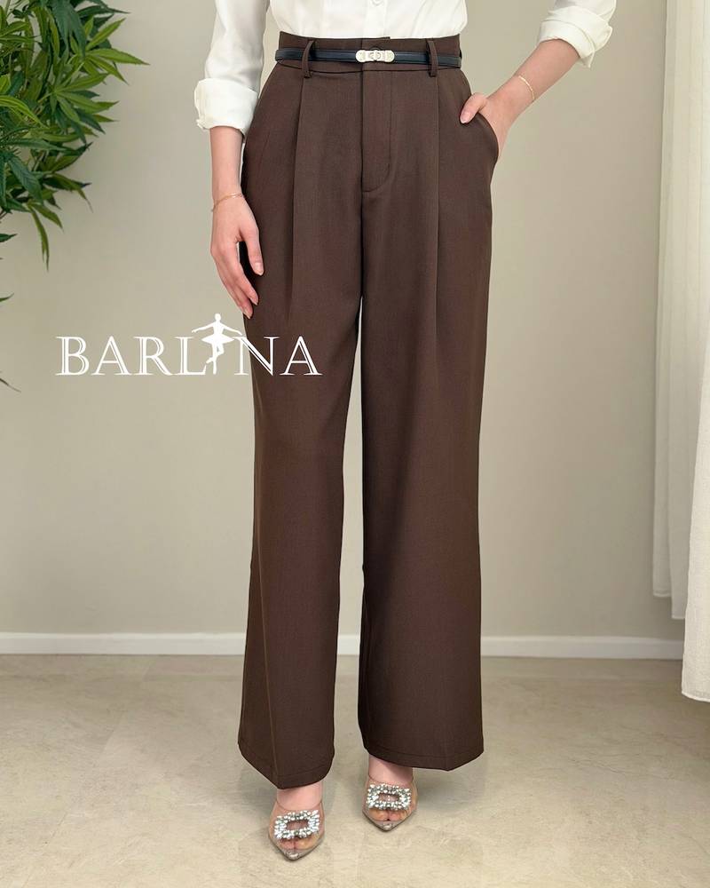 Stylish women's trousers with front pleats
