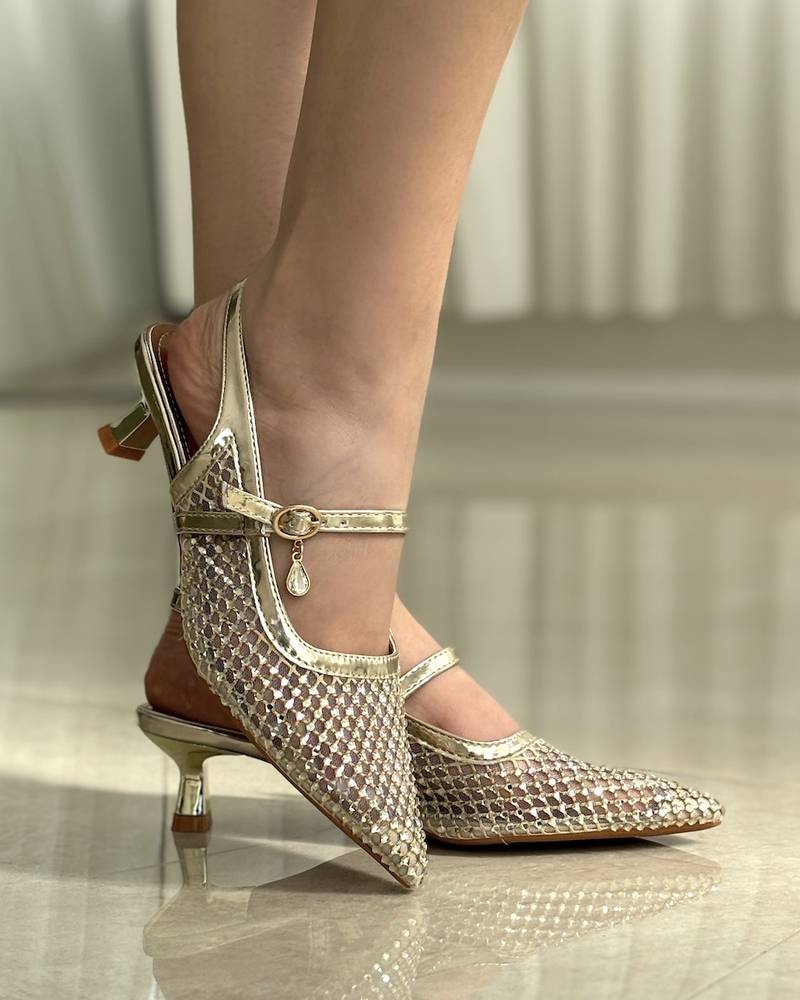 Women's mesh heel with a small heel