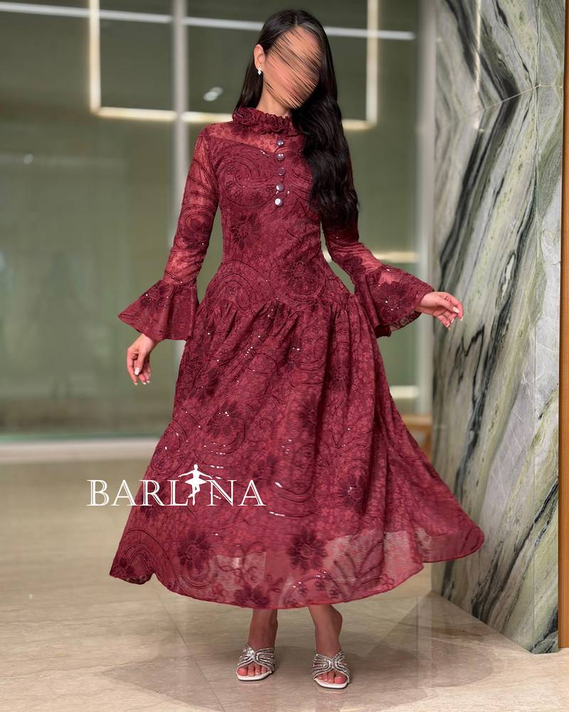 Elegant burgundy dress with delicate lace details