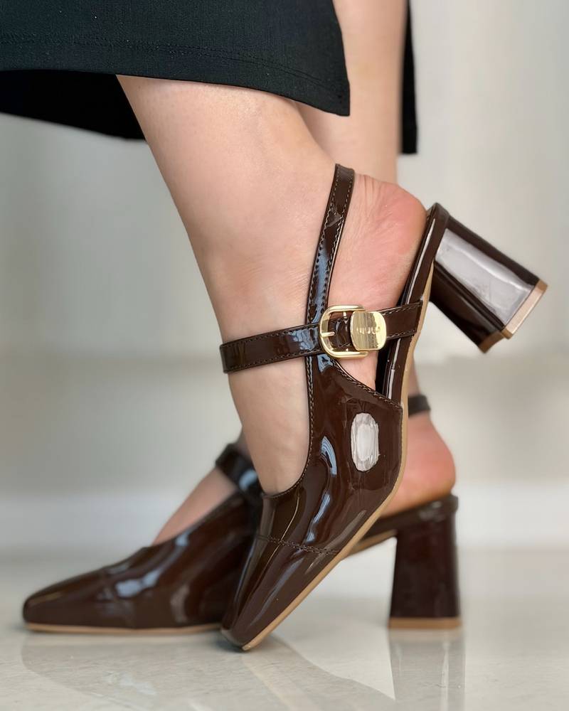 Women's patent leather heel with a comfortable wide heel