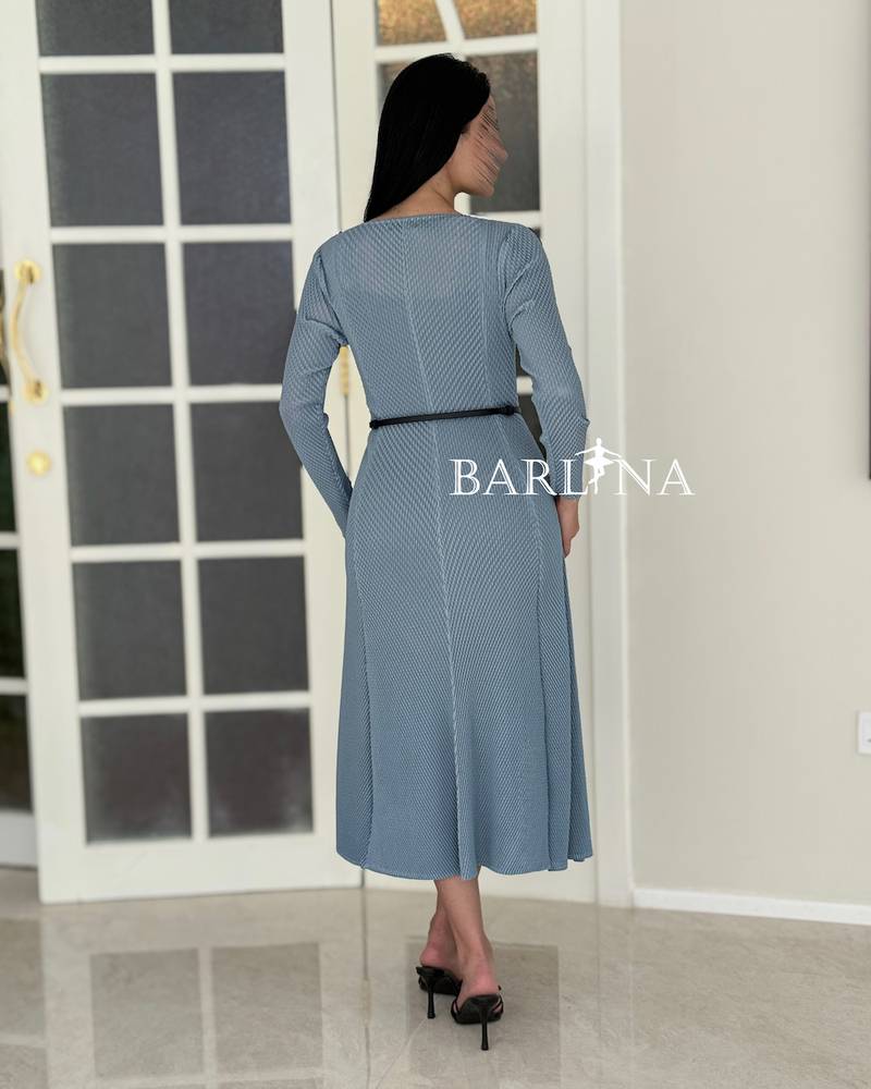 A simple and elegant midi dress