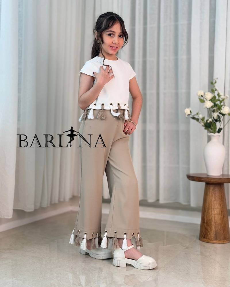 Girls’ set with a white blouse adorned with tassels