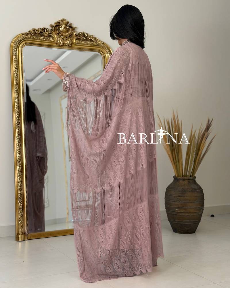 Elegant, wide jalabiya with a bisht design and lace fabric.