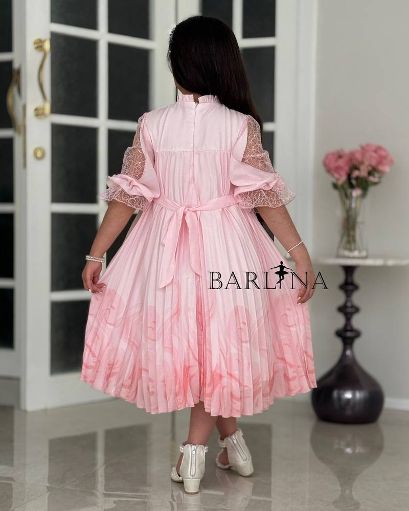Girls' wide dress with sheer lace sleeves
