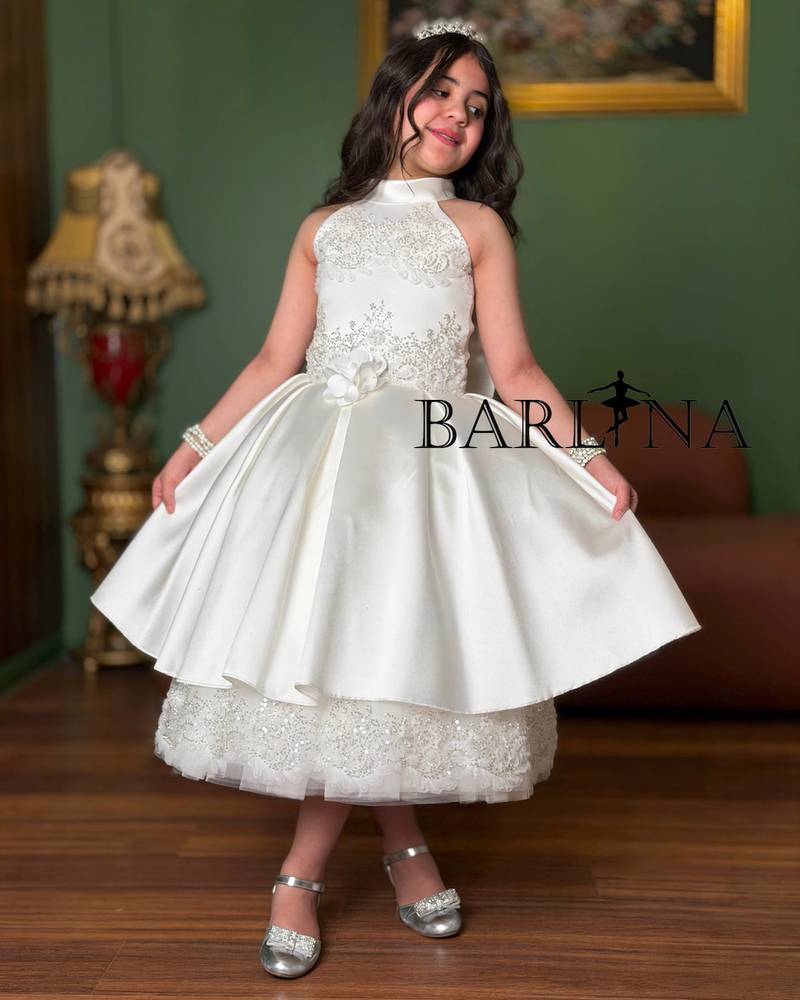 Girls' white evening dress with shimmering details