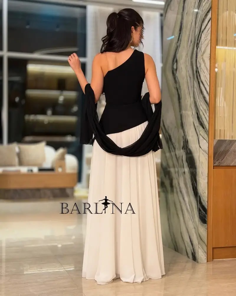 One-shoulder dress with luxurious embroidery