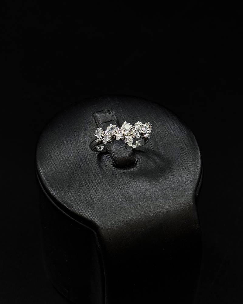 A simple and elegant accessory set