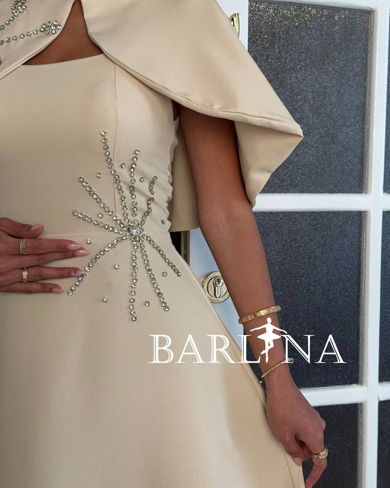 Soft dress with elegant side embroidery