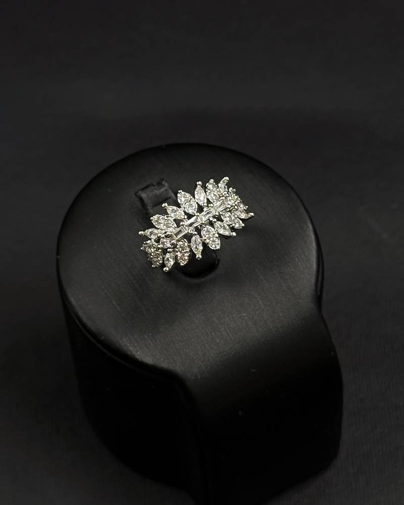 Accessory set with a dangling crystal design