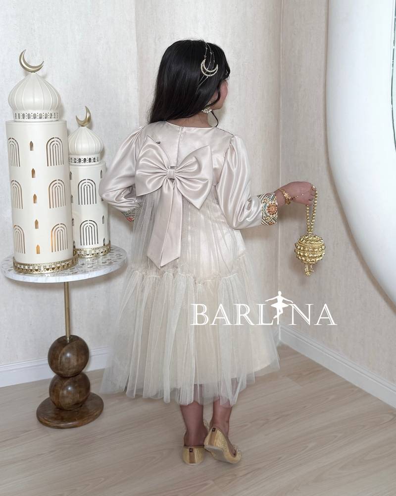 Beige girls' jalabiya embroidered with colorful patterns
