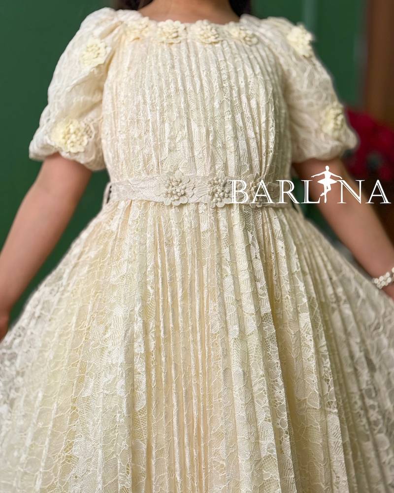 Girls' dress with floral fabric
