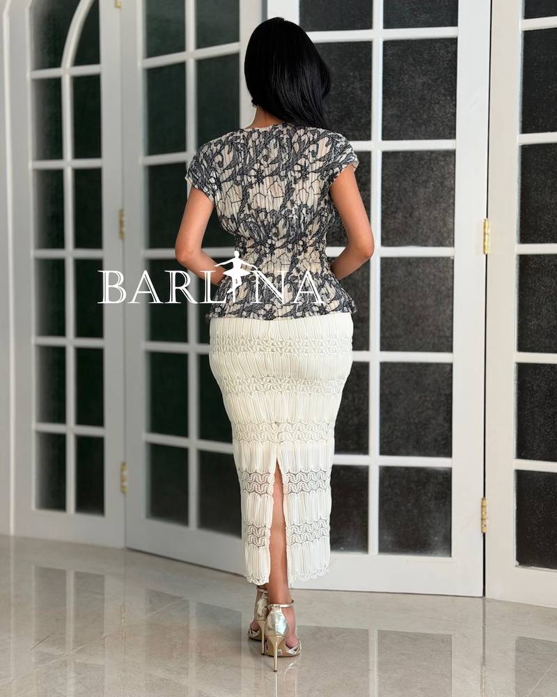 Floral blouse and off-white stretch skirt set