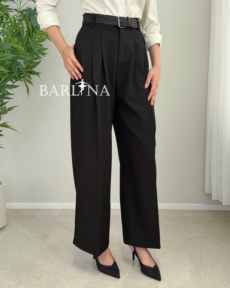 Women's high-waisted trousers with belt