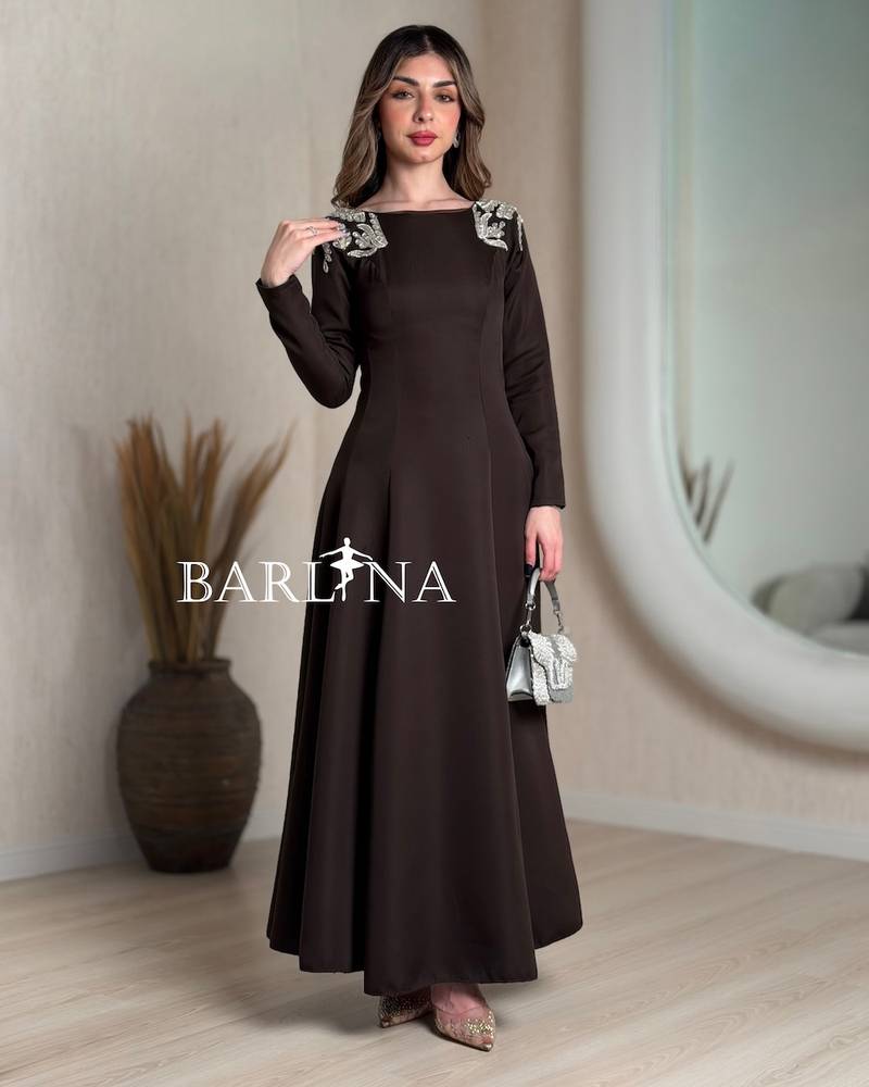 Dark brown dress with embroidery on the shoulders