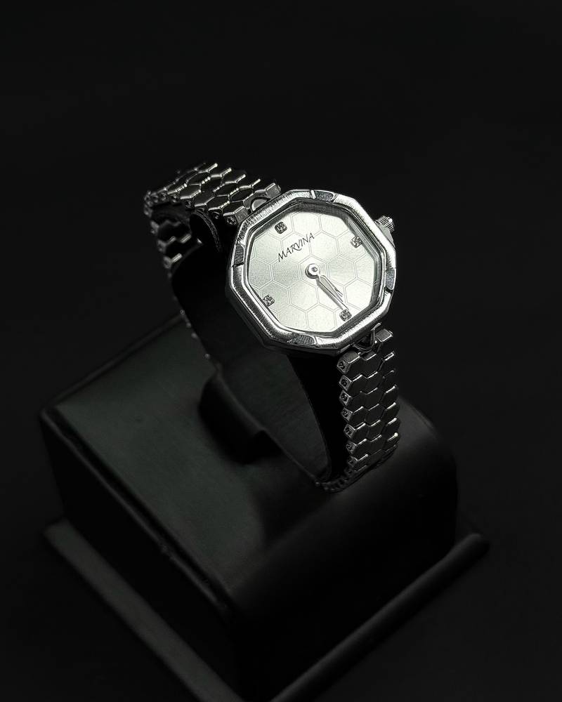 Women's watch with a smooth octagonal dial