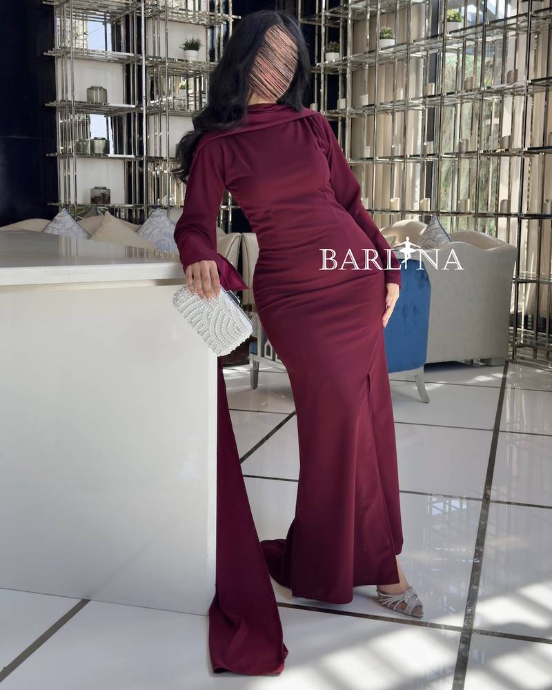 Elegant burgundy dress decorated with pearls on the back
