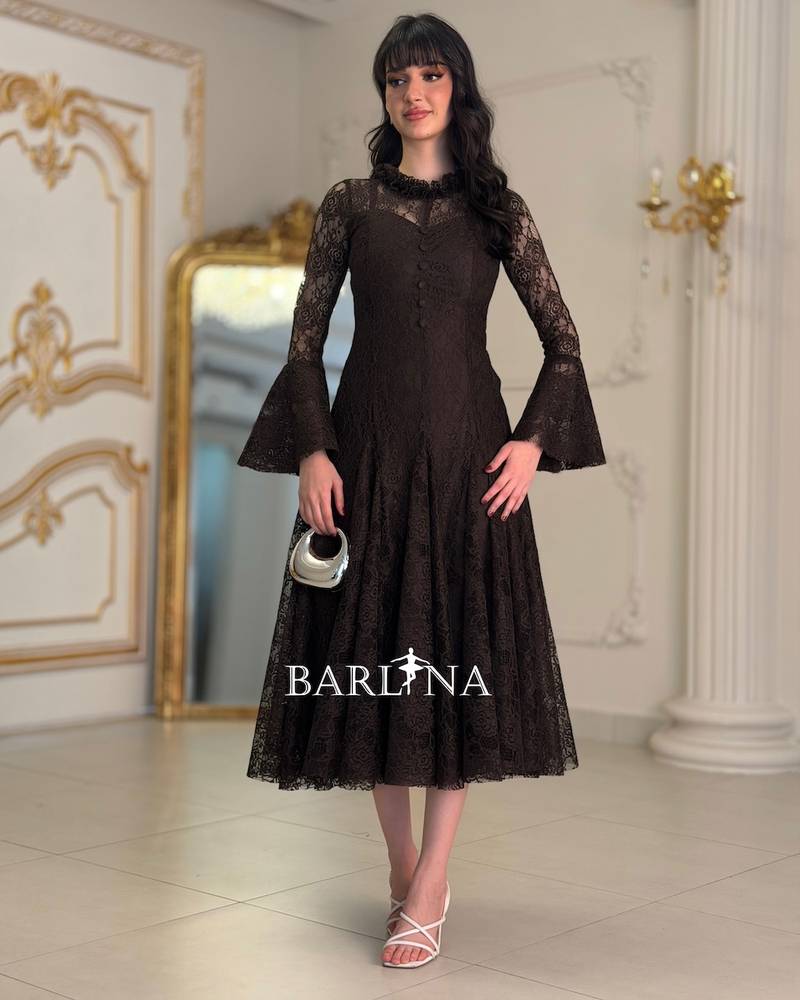 Elegant wide-cut lace midi dress