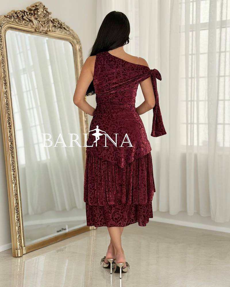 A soft midi dress with an elegant floral print