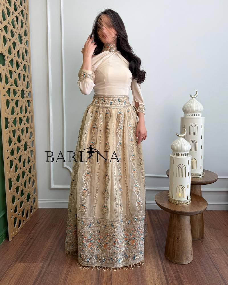 Luxurious beige jalabiya with long flowing sleeves