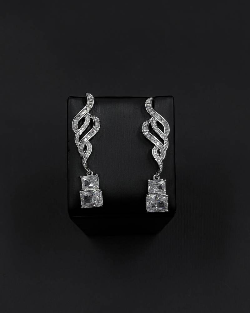 Long earrings with a twisted line design