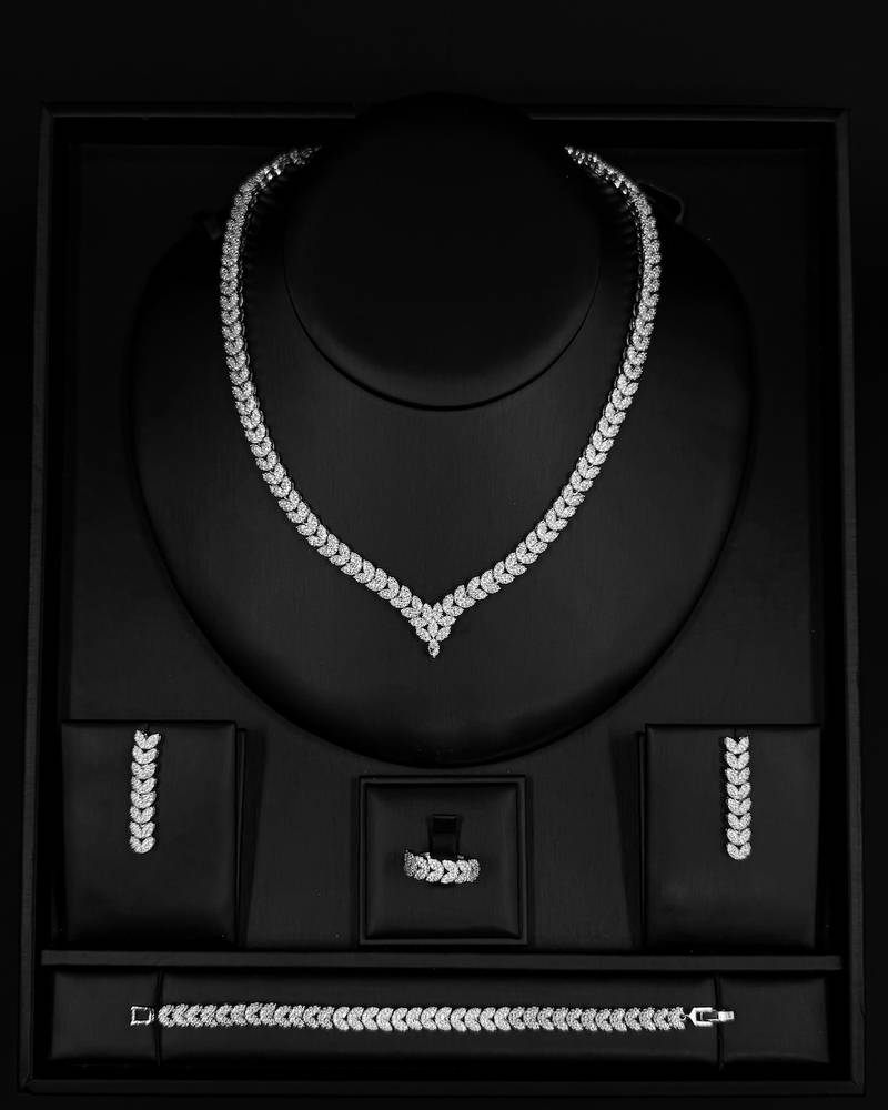 Elegant accessory set with a harmonious design