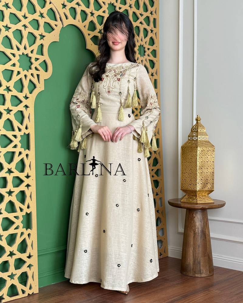 Beige jalabiya embroidered with delicate, fine details