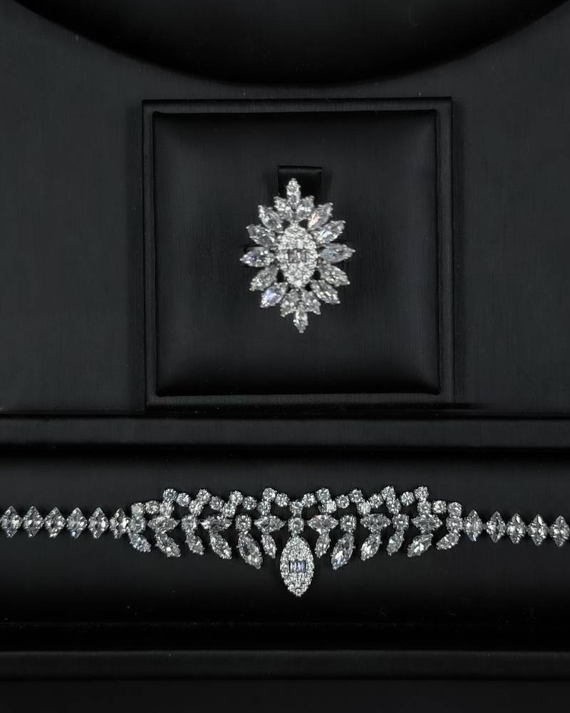 Zircon accessory set with teardrop-shaped stones