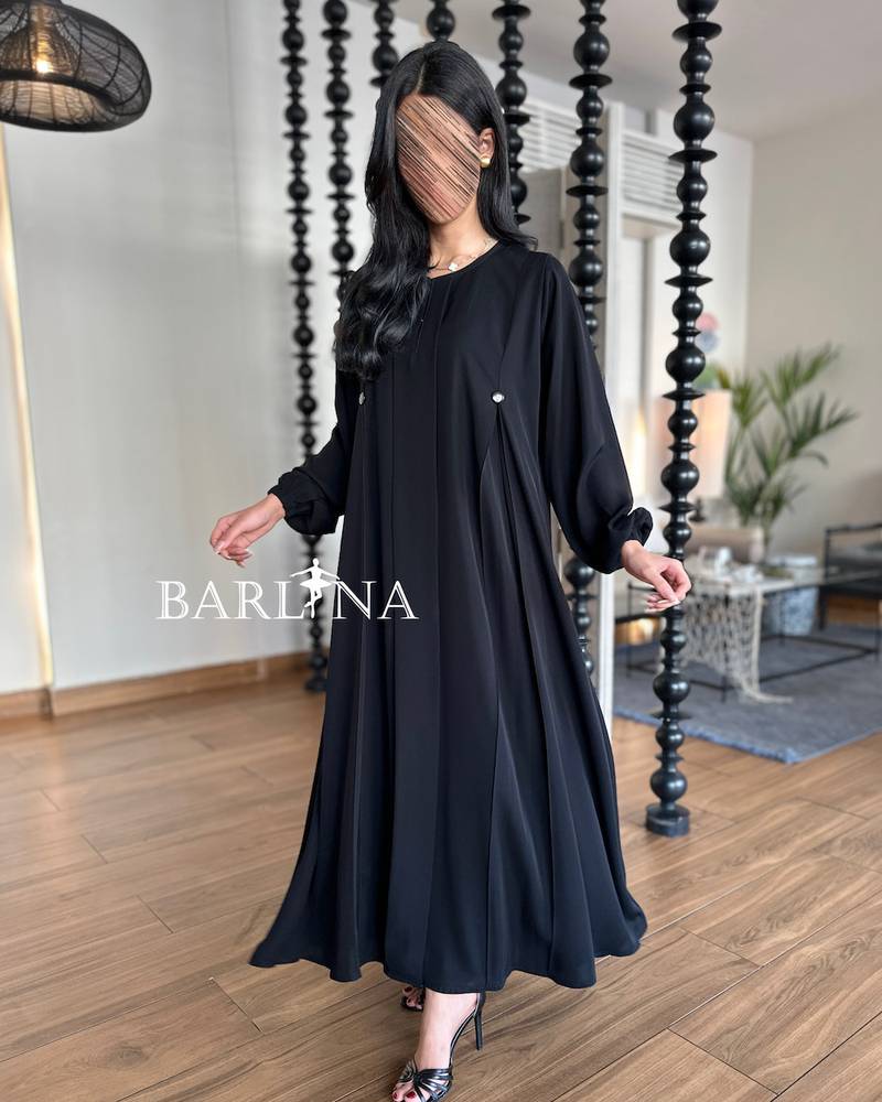 Black abaya with soft lines and side buttons