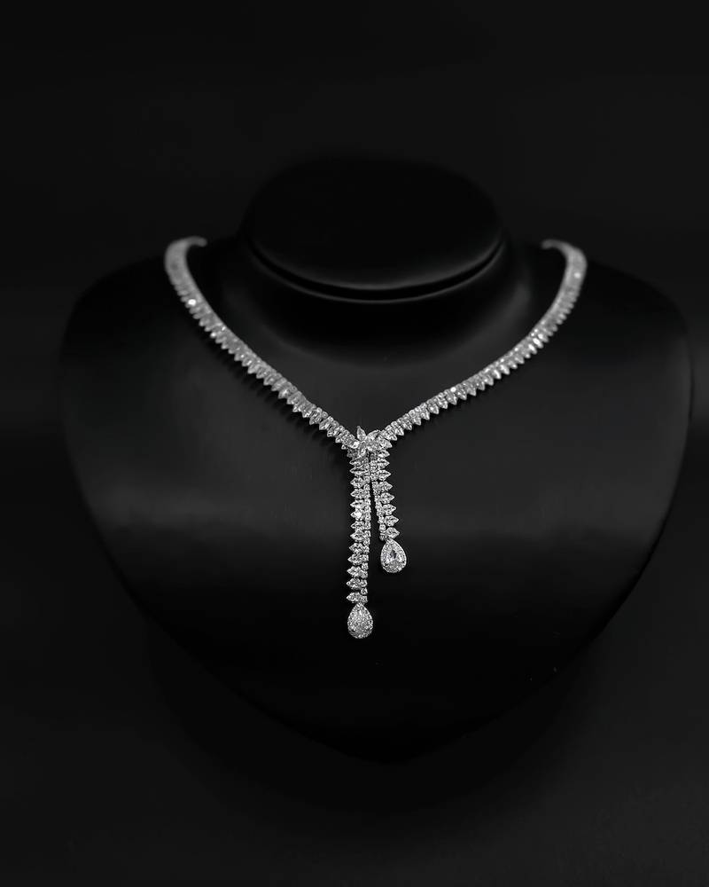 Elegant accessory set with two thin lines