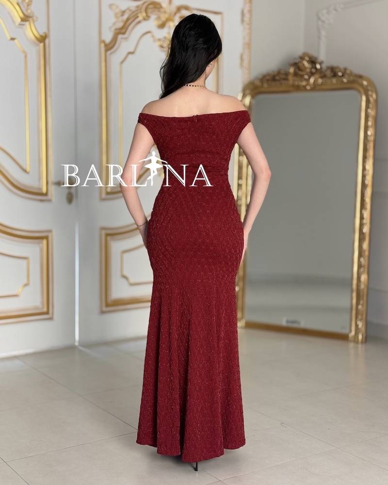Elegant off-the-shoulder dress with shimmering gold details