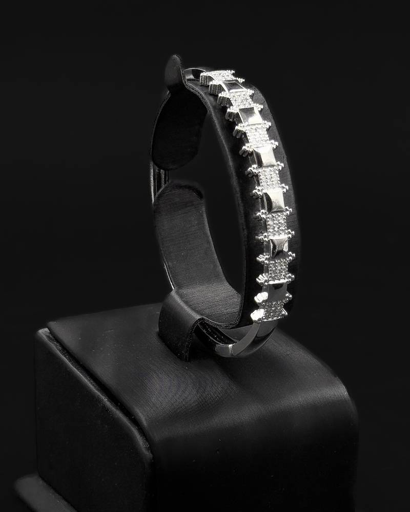 Unique geometric design accessory set