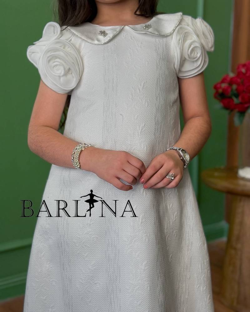 A girl's dress with a wide cut and prominent roses