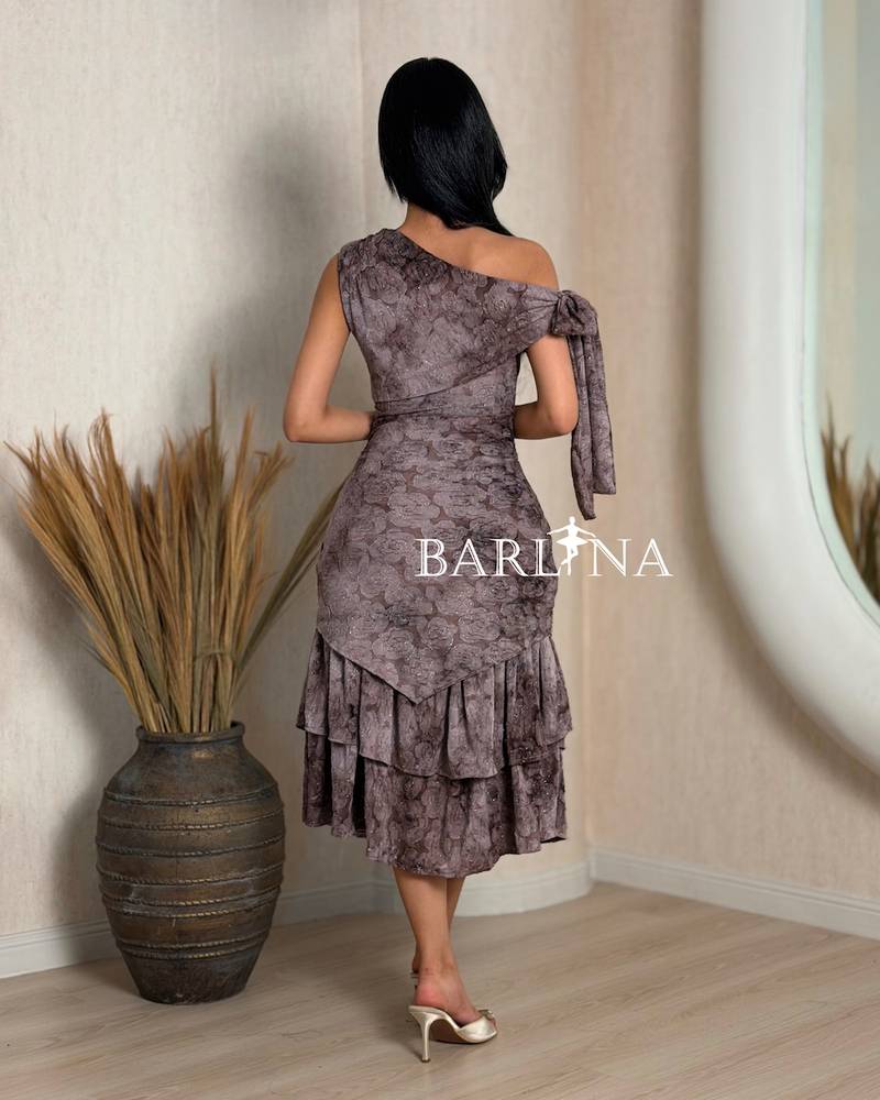 One-shoulder dress with a side knot on the shoulder